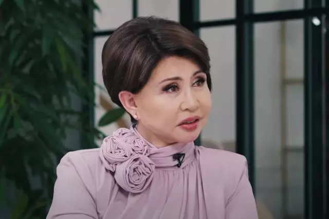 «Екі қызды бауырыма бастым»: Роза Рымбаева ел білмейтін сырымен бөлісті