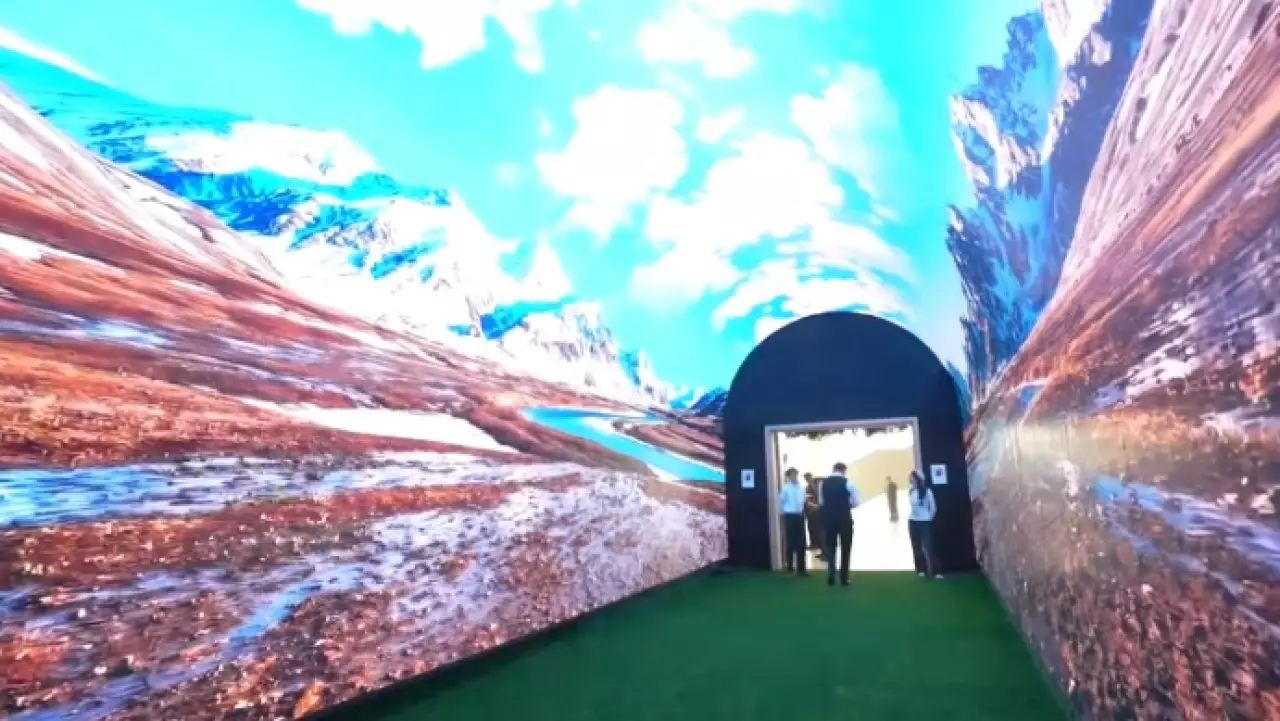 12-метровый LED-туннель заработал в столице