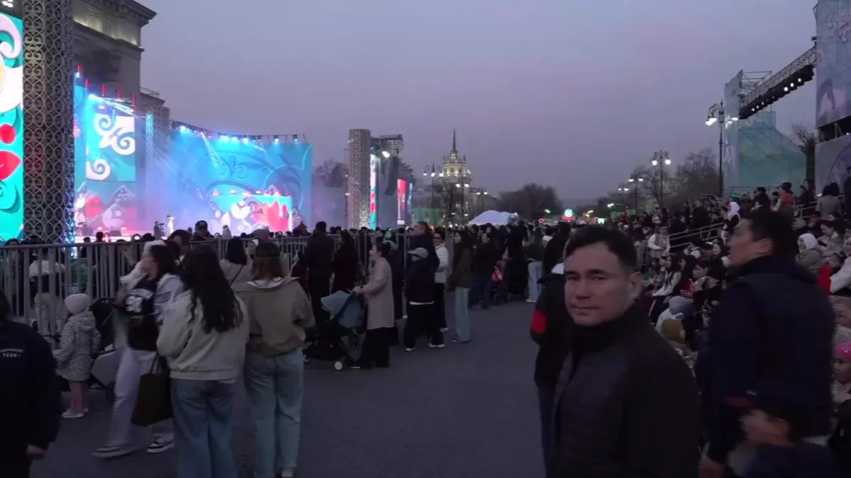 Алматының Абай алаңында қолөнершілер жәрмеңкесі өтті