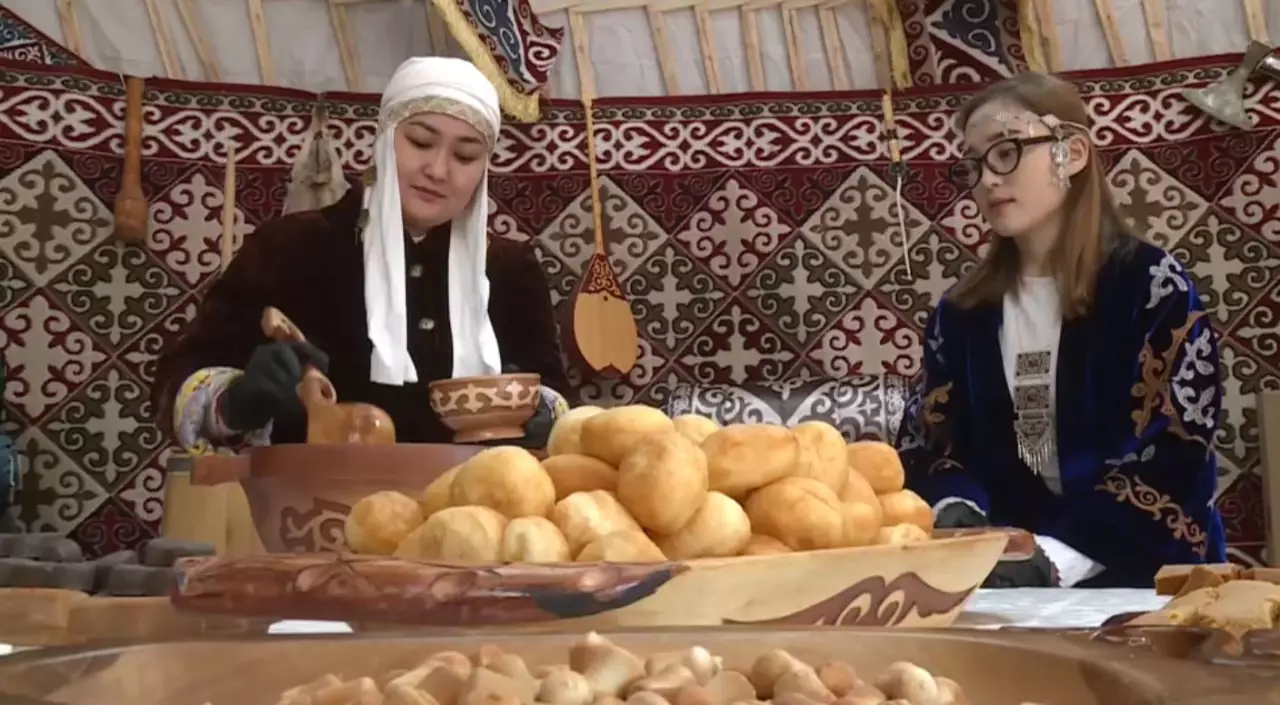 Qarmet компаниясы бес қалада киіз үй тікті