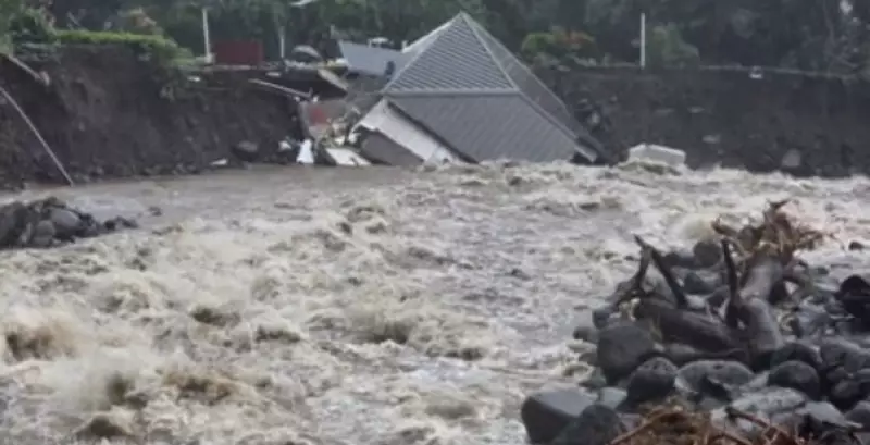 Стихия на Гавайях: дома смывает, тысячи покидают жилье