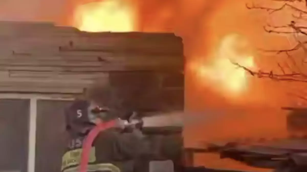 Хозяйственная постройка загорелась в Семее