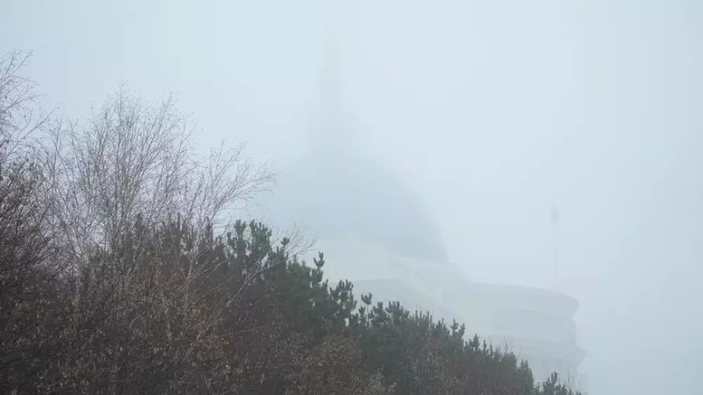 Туман и гололёд: штормовое предупреждение объявили в Астане, Шымкенте и 10 областях