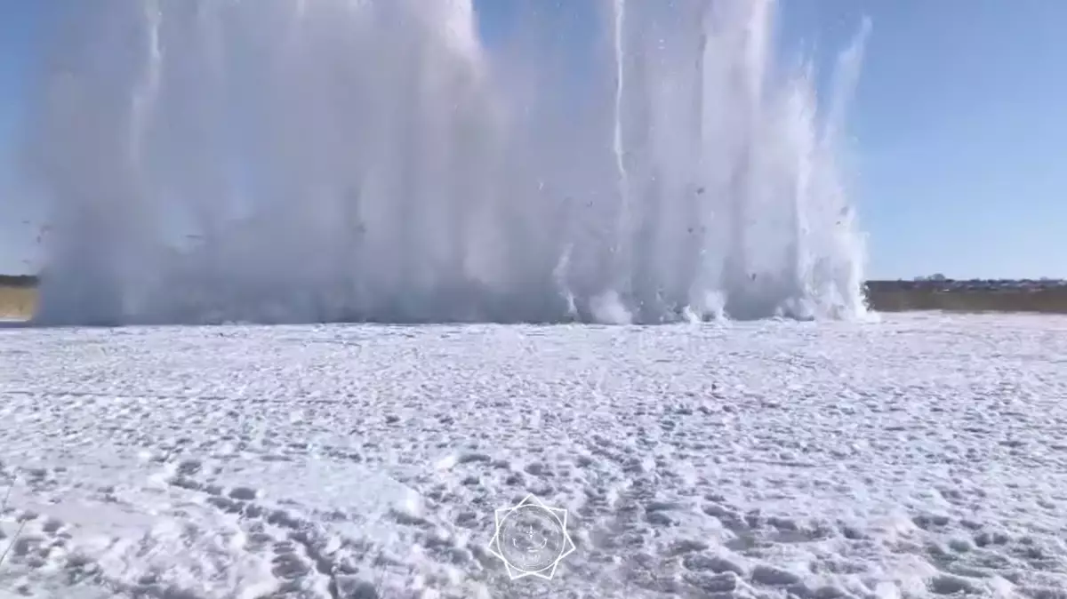 900 квадратных метров льда взорвали в СКО