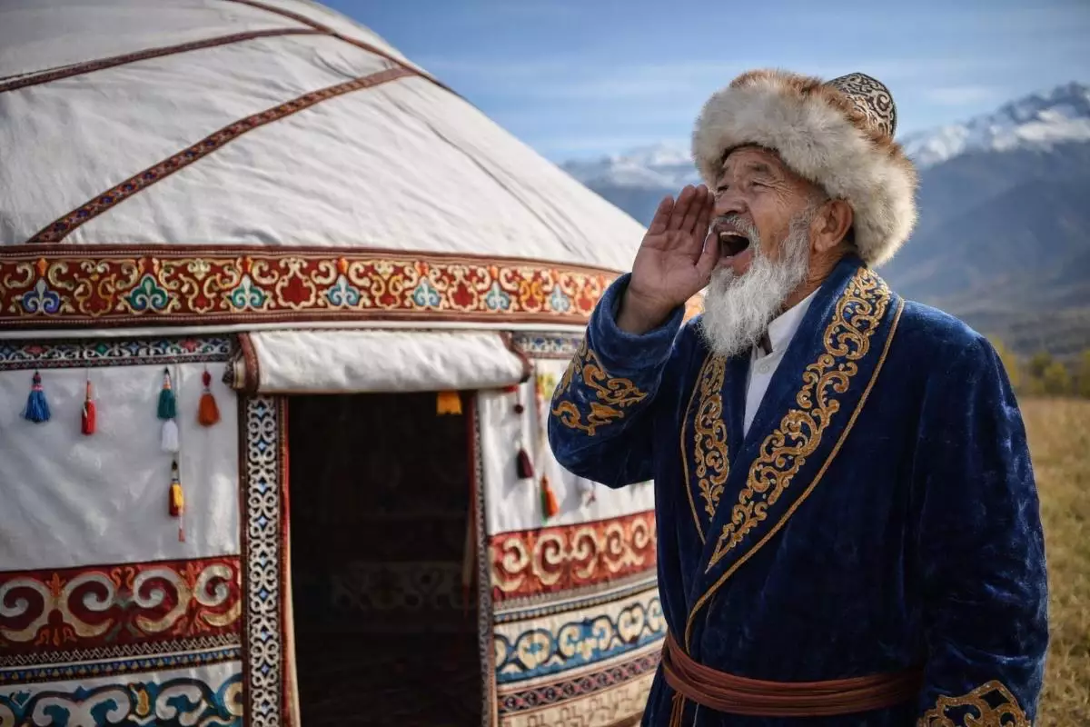 "Өзін құрбан ету үшін "айналайын" деп дауыстаған": Қазақтың қандай салт-дәстүрі мен ұғымдары ұмыт болды