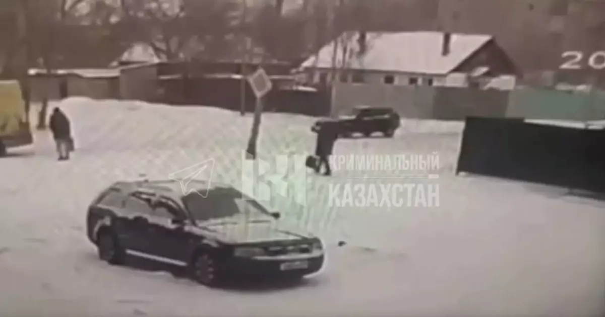  Қарағандыда әйелдің үстіне баған құлап, қайтыс болды 