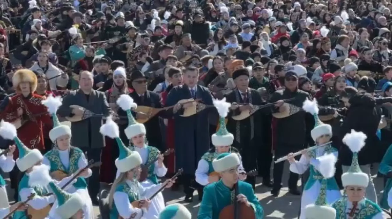 Өскеменде «Ақбұлақ» әнін 5 мың адам бірге шырқады