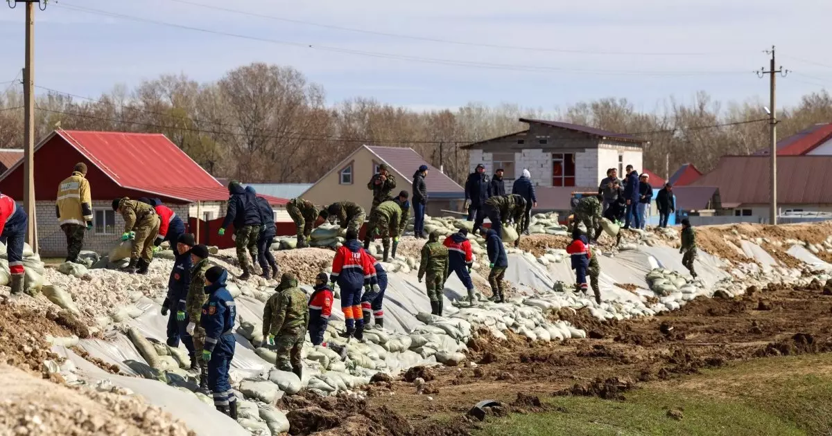  Алматы облысынан 100 сарбаз тасқын қаупі салдарынан Петропавлға жеткізілді 