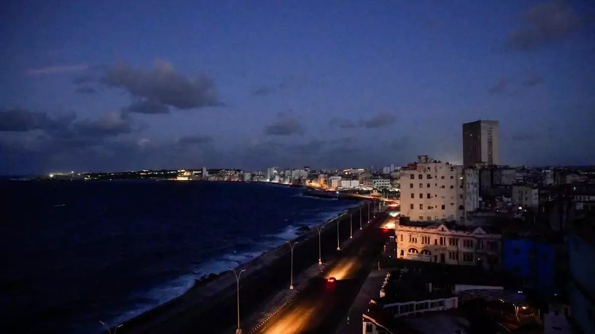 Кубада бір ай ішінде үшінші рет толық электр жарығы сөнді