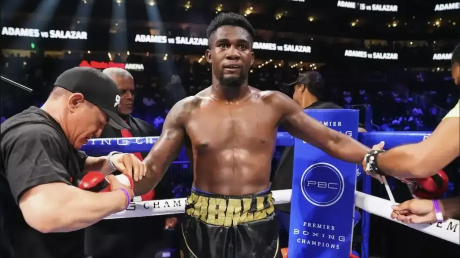 Чемпион мира защитил титул в весе Алимханулы