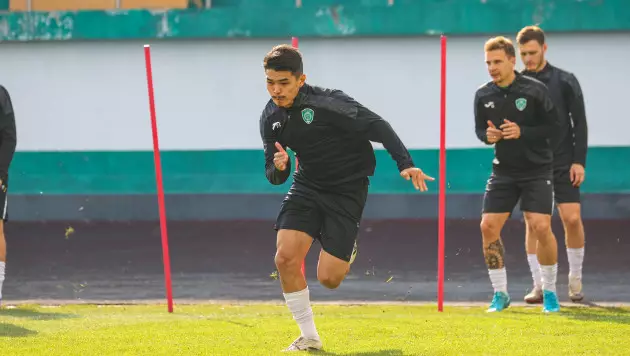 "Что творится с этим парнем?!" - в России раскритиковали Кенжебека и посоветовали его продать