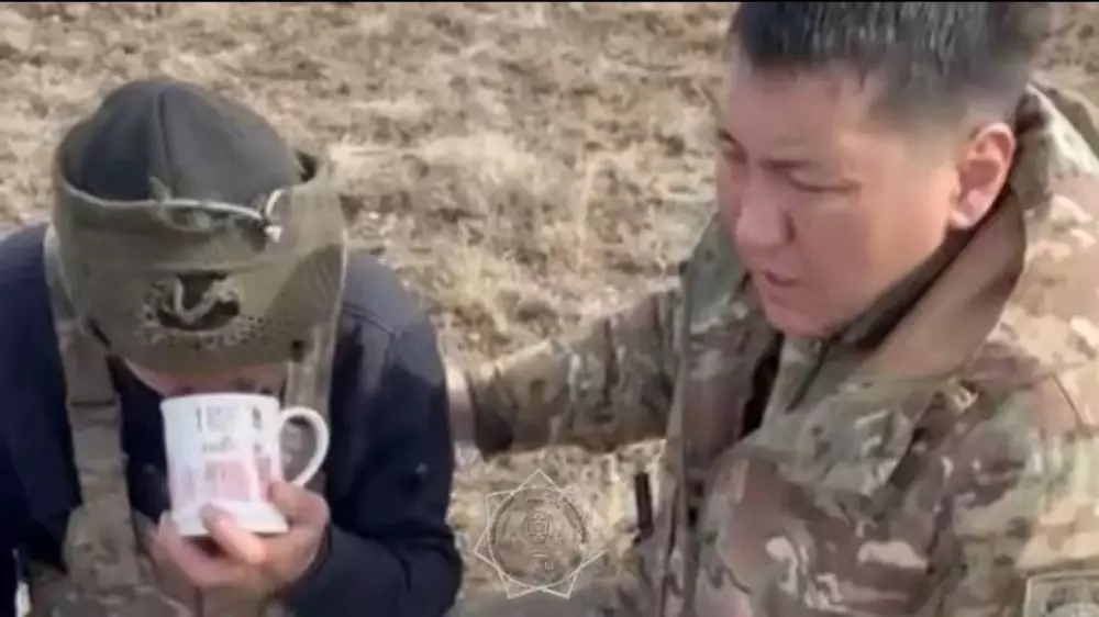 Питался снегом: пастух с переломом ноги провёл пять дней в степи в области Абай