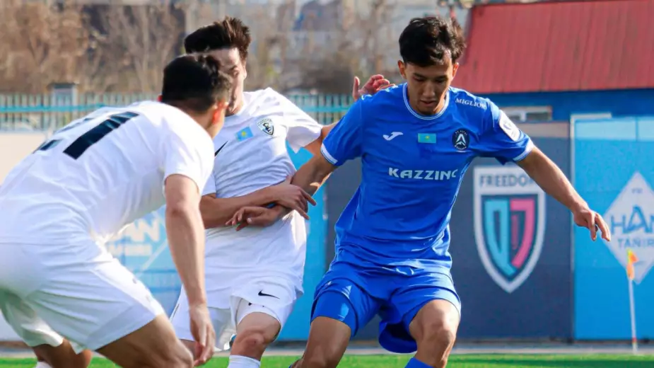 "Каспий" ушел с последнего места в КПЛ