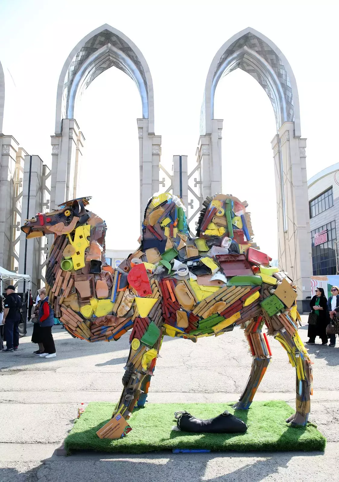 Дәстүрдің экологиялық бейнесі: Алматыда қайта өңделген материалдардан жасалған ер-тоқым көрсетілді