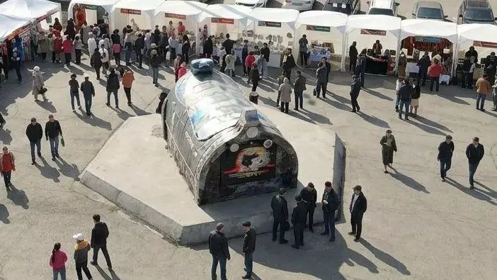 Седло из металла, тюльпаны из пластика: Эко-Наурыз прошёл в Алматы