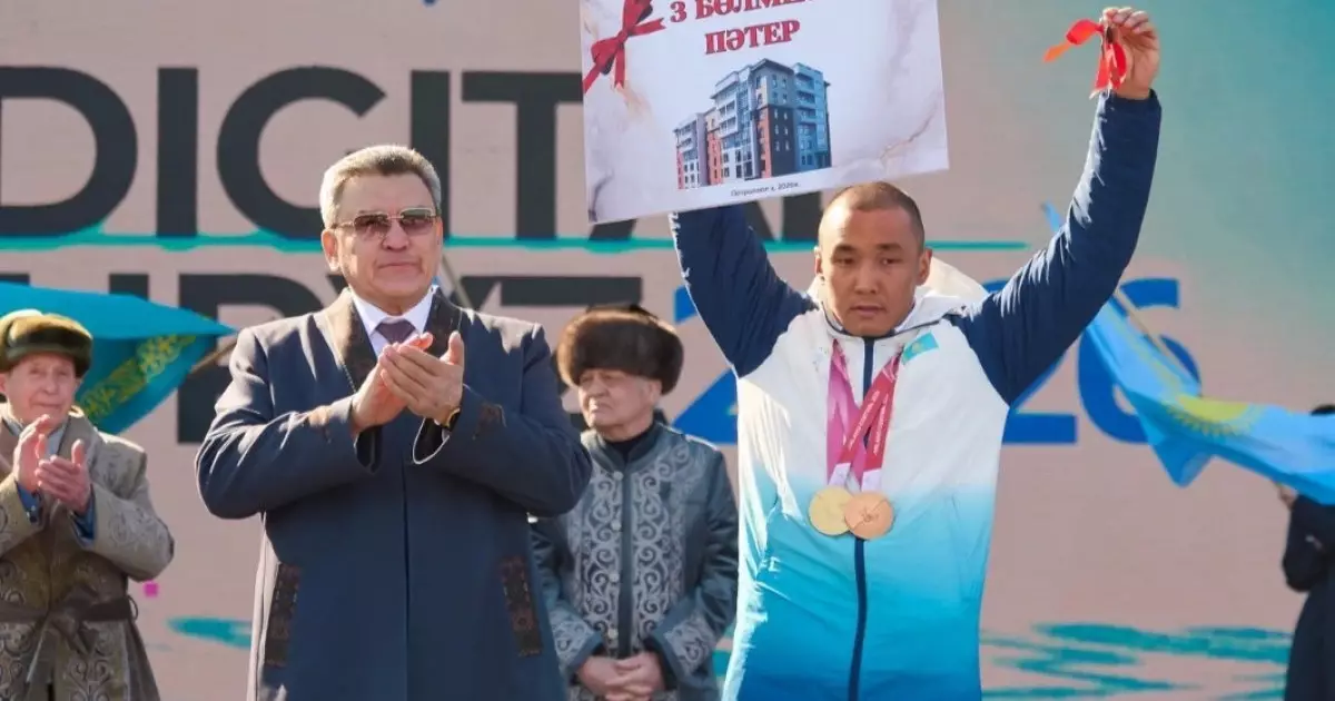  Петропавлда Ербол Хамитов пен Кристина Шумековаға пәтер кілті табысталды 