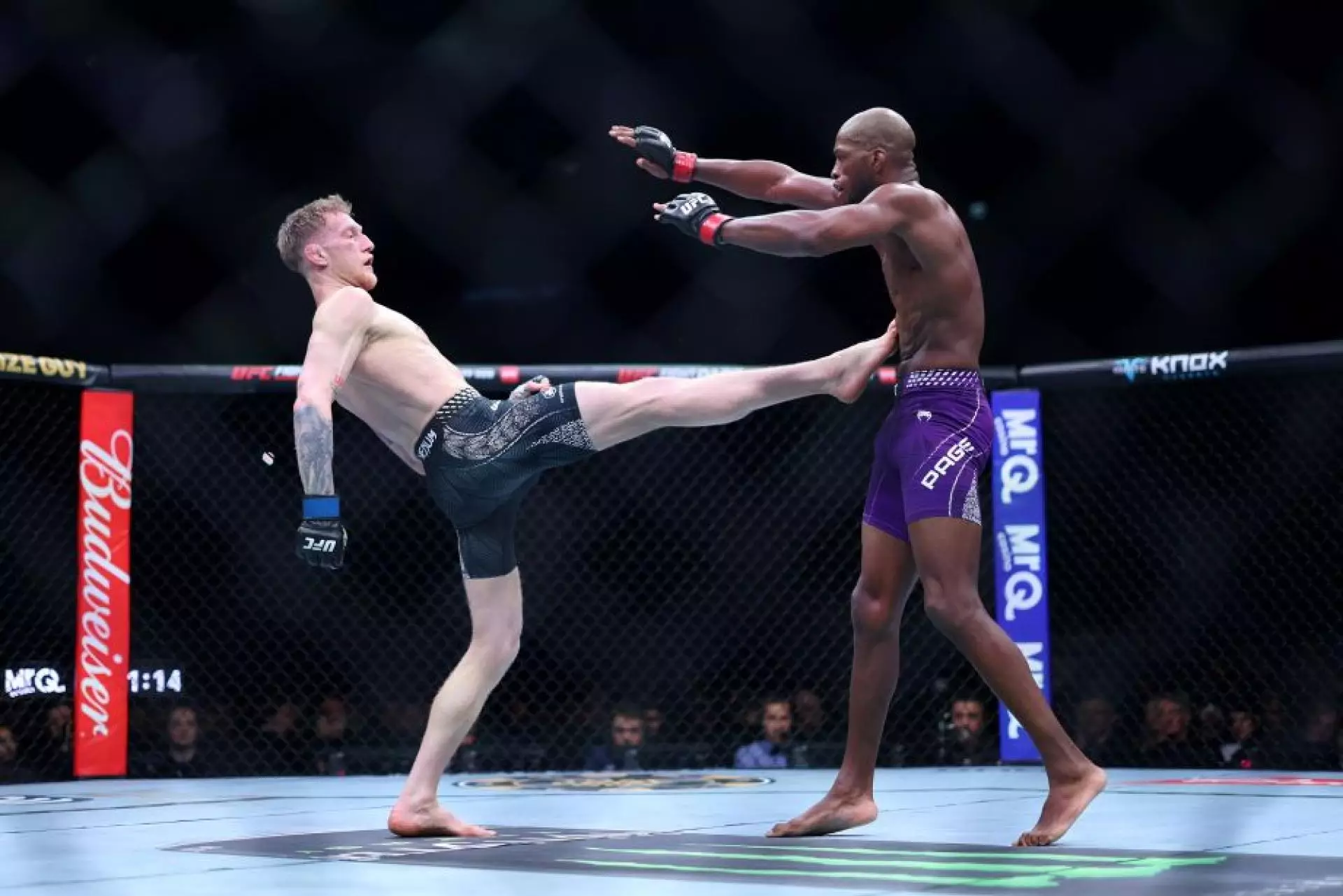 Бой потенциальных соперников Рахмонова в UFC закончился решением судей