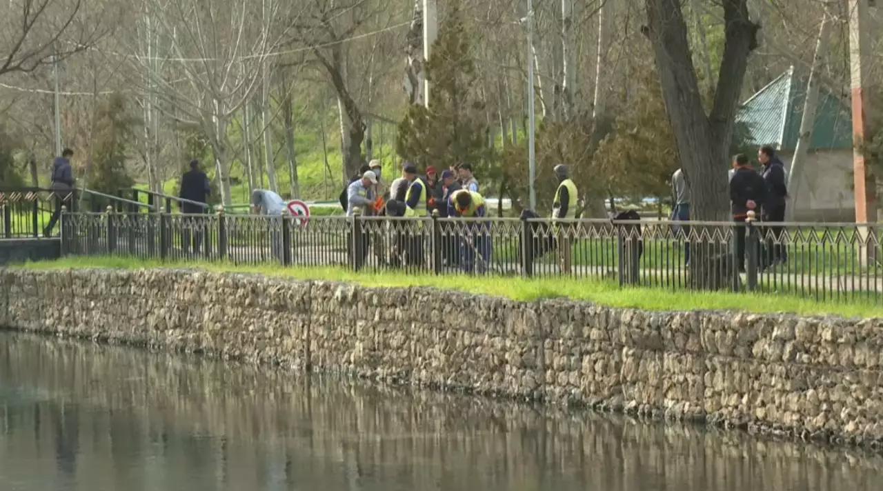 Шымкентте Қошқар ата өзенінің бойы тазартылды