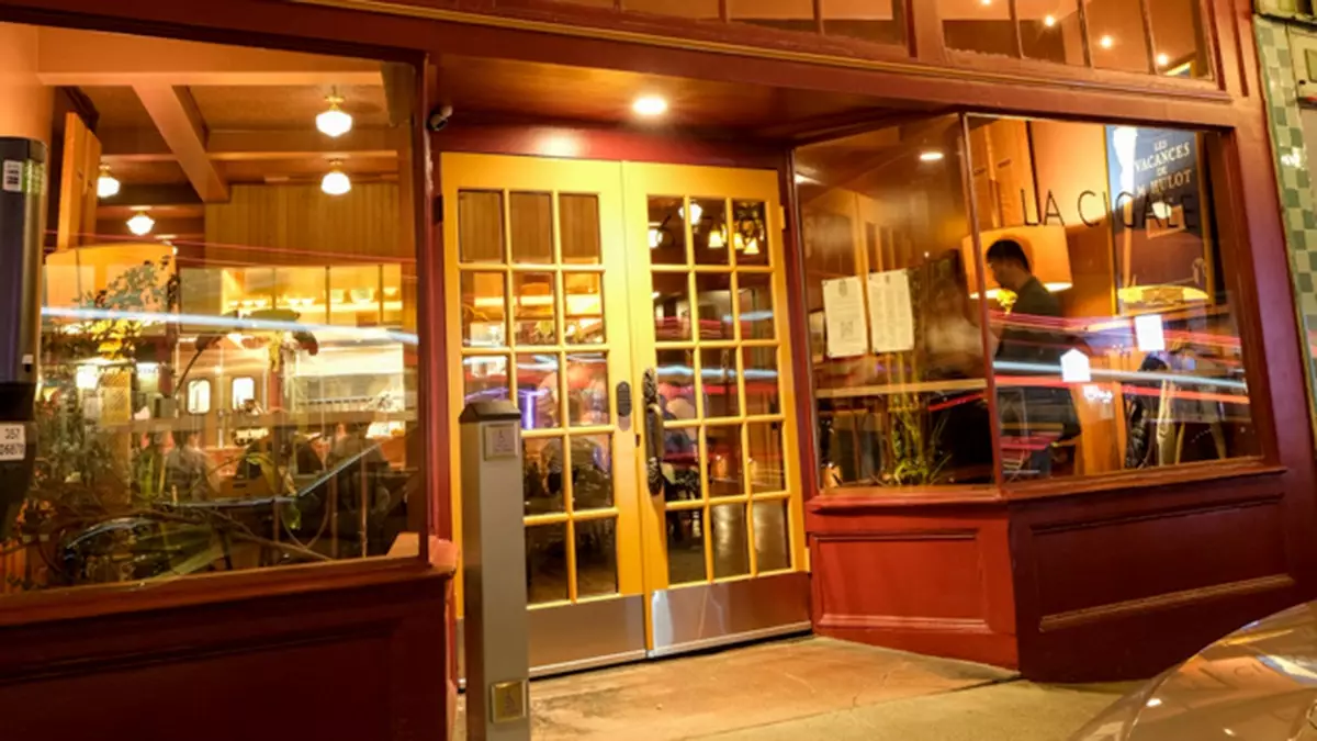 Без чаевых — хуже обслуживание: владельцы ресторанов предупреждают, что эта тенденция ухудшает качество обслуживания.