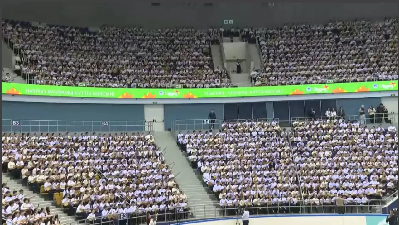 11 000 жас домбырашы Қазақстан рекордын жаңартты