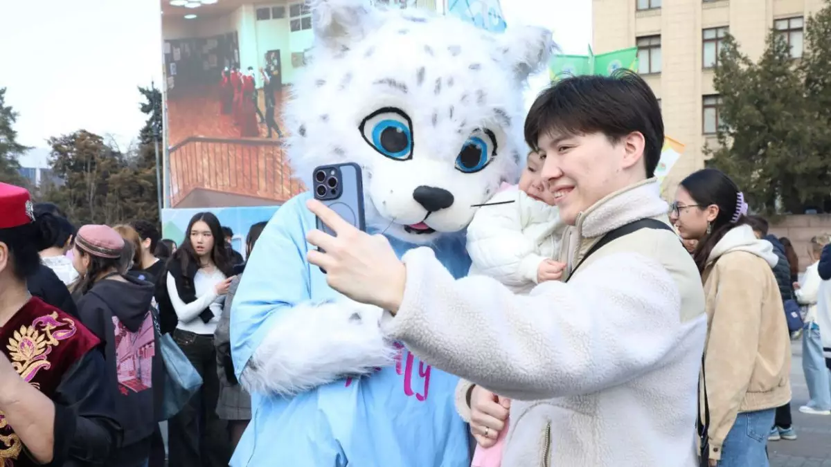 Молодёжь Алматы провела концерт и флешмоб в честь «Тазару күні»