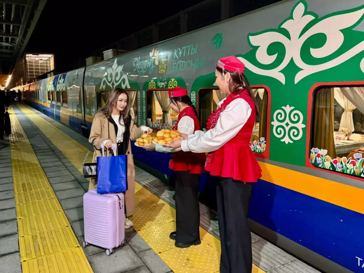 Найрыз мейрамында ұлттық нақышта безендірілген пойыздар жолға шықты