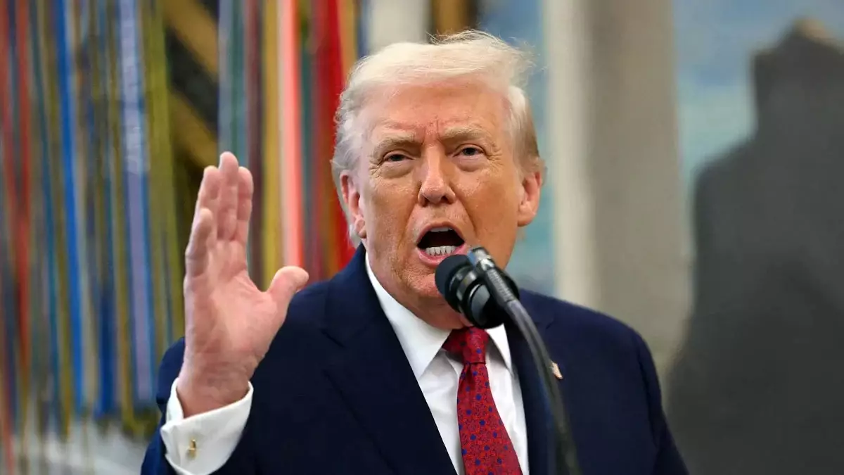 Трамп Иранмен келіссөз басталғанын мәлімдеп, шабуылды 5 күнге тоқтатуды тапсырды