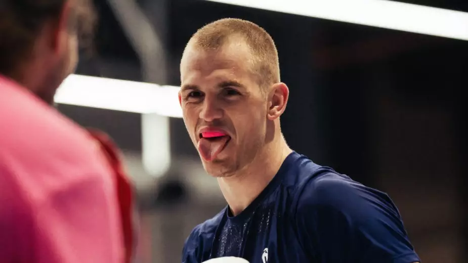 Иан Гэрри креативно пригрозил Махачеву