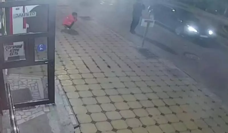 В Алматы мужчина с ножом напал на ребёнка и попытался отобрать гитару