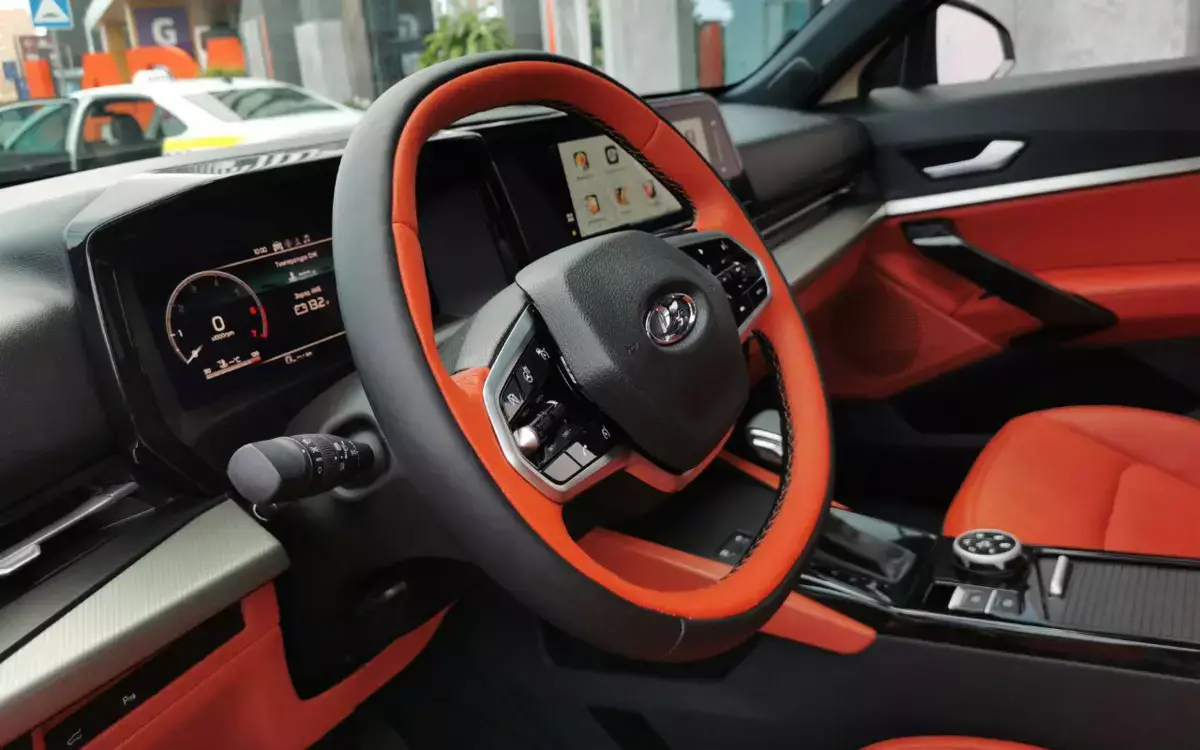 Новый автомобиль, новые риски: почему «аромат нового авто» может быть опасен - новости на Lada.kz 23.03.2026