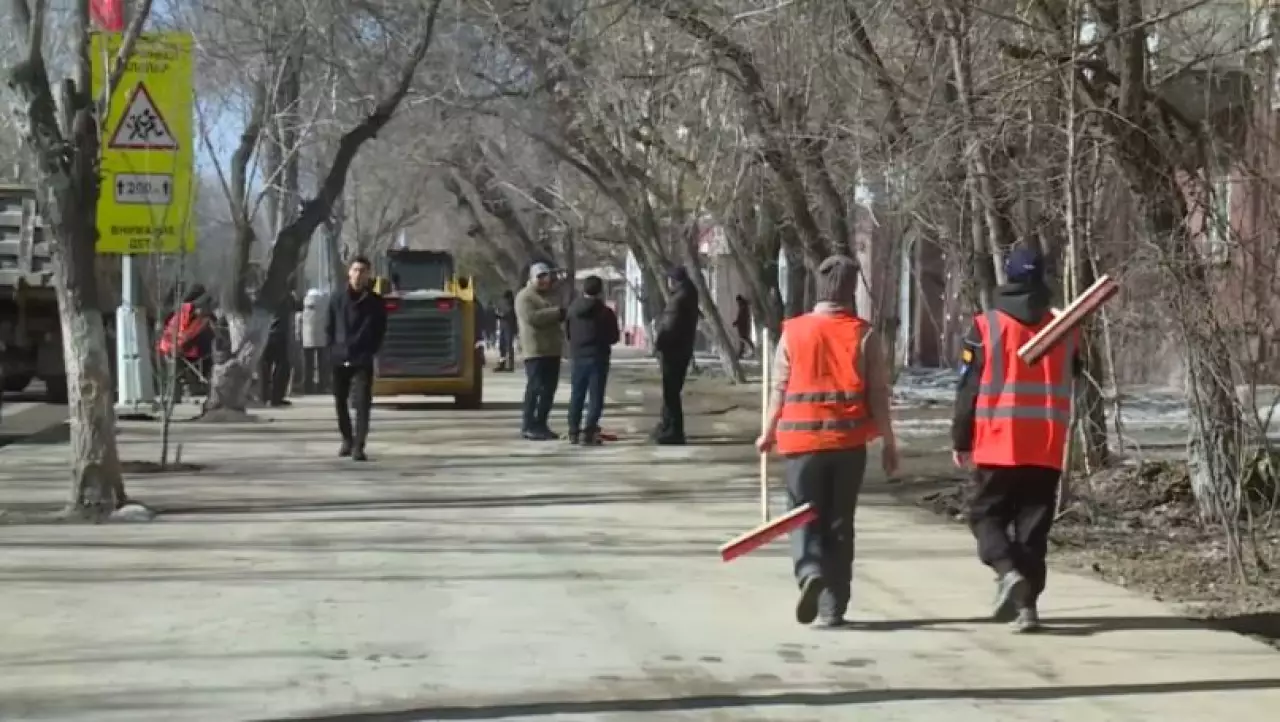 Более 10 тысяч жителей вышли на уборку в Карагандинской области