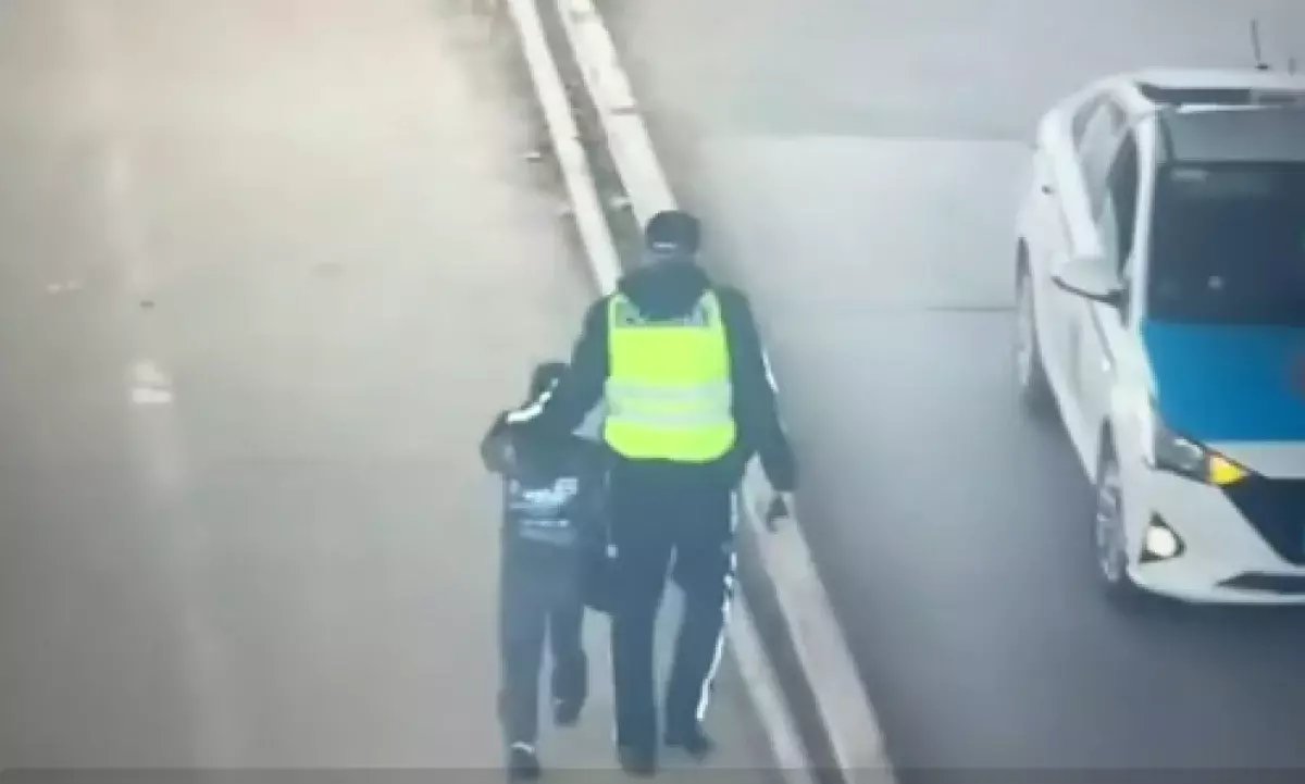 Около 80 детей потерялись во время концерта в Атырау