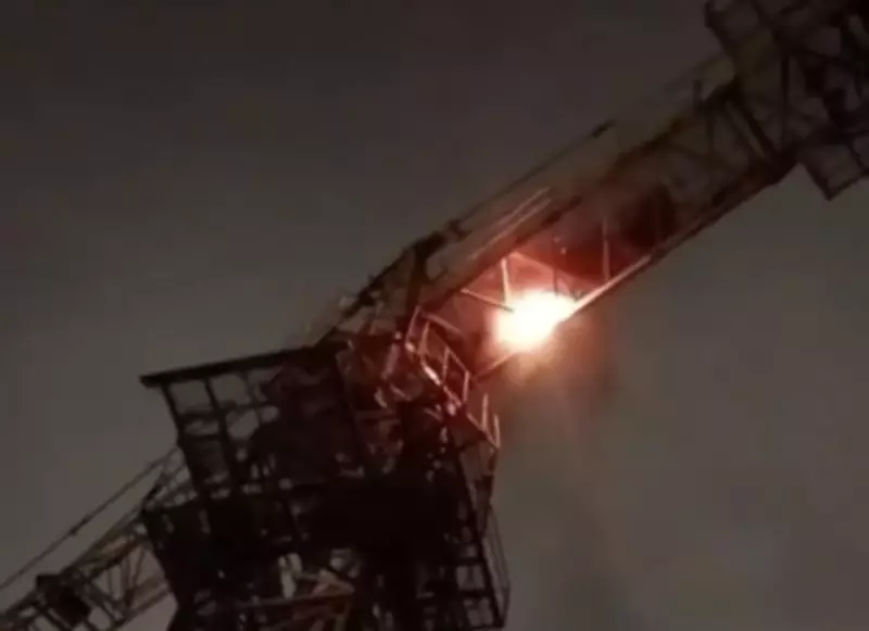 Башенный кран загорелся на стройке в Алматы