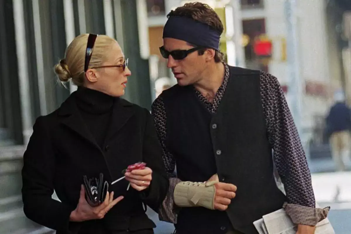 Стиль со вкусом боли: любимый аксессуар жены Кеннеди-младшего оказался опасным - новости на Lada.kz 23.03.2026