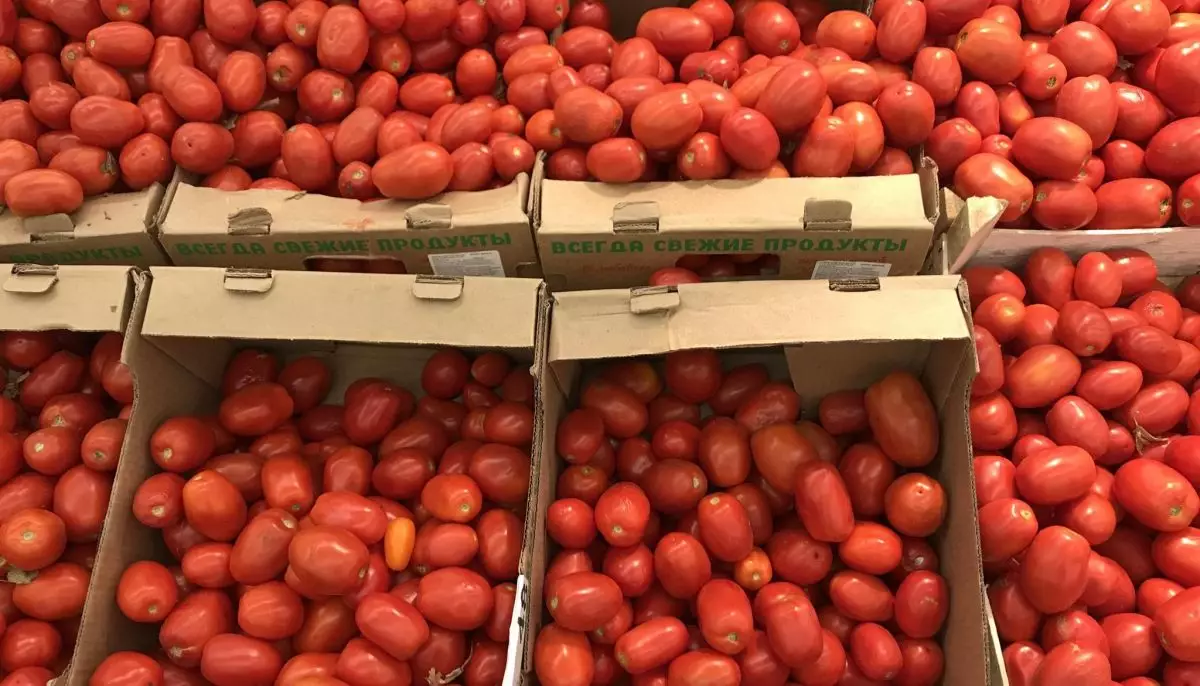 В Алтайский край запретили ввоз 12 тонн томатов из Казахстана.