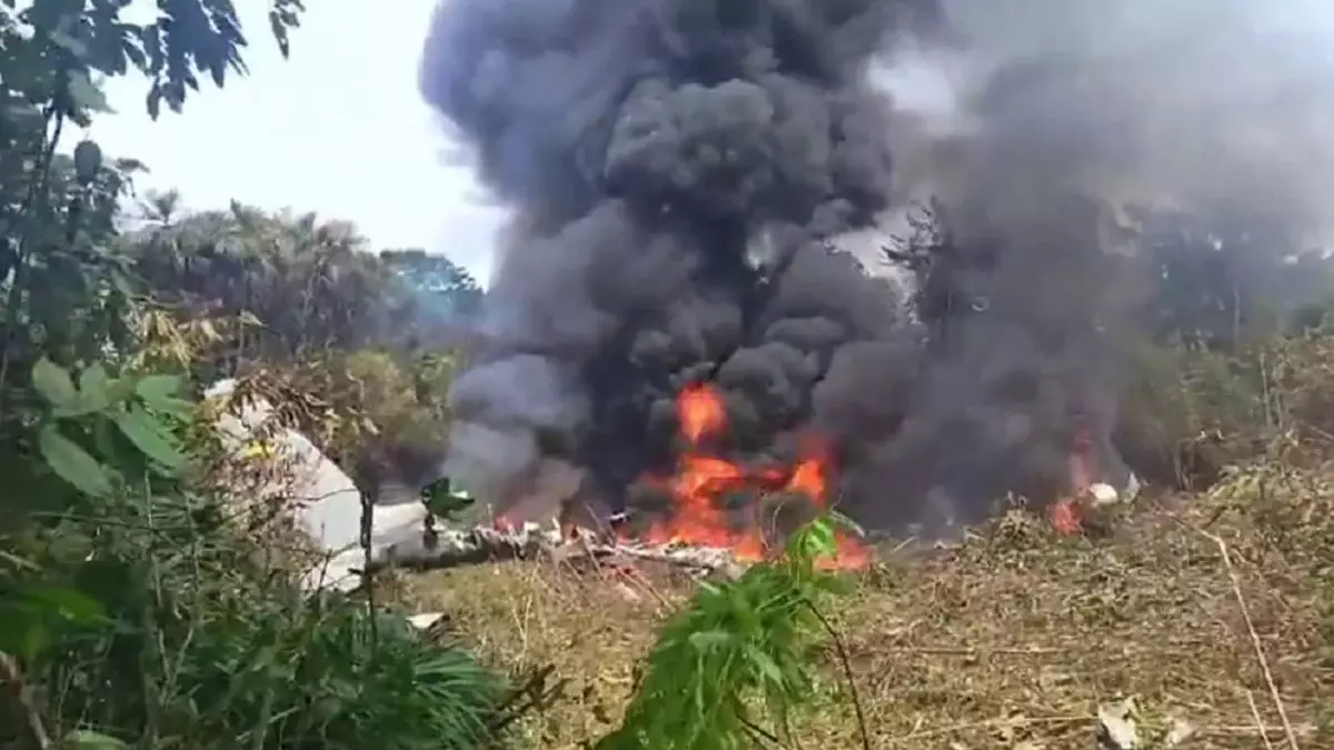 Самолет с военными на борту потерпел крушение на юге Колумбии