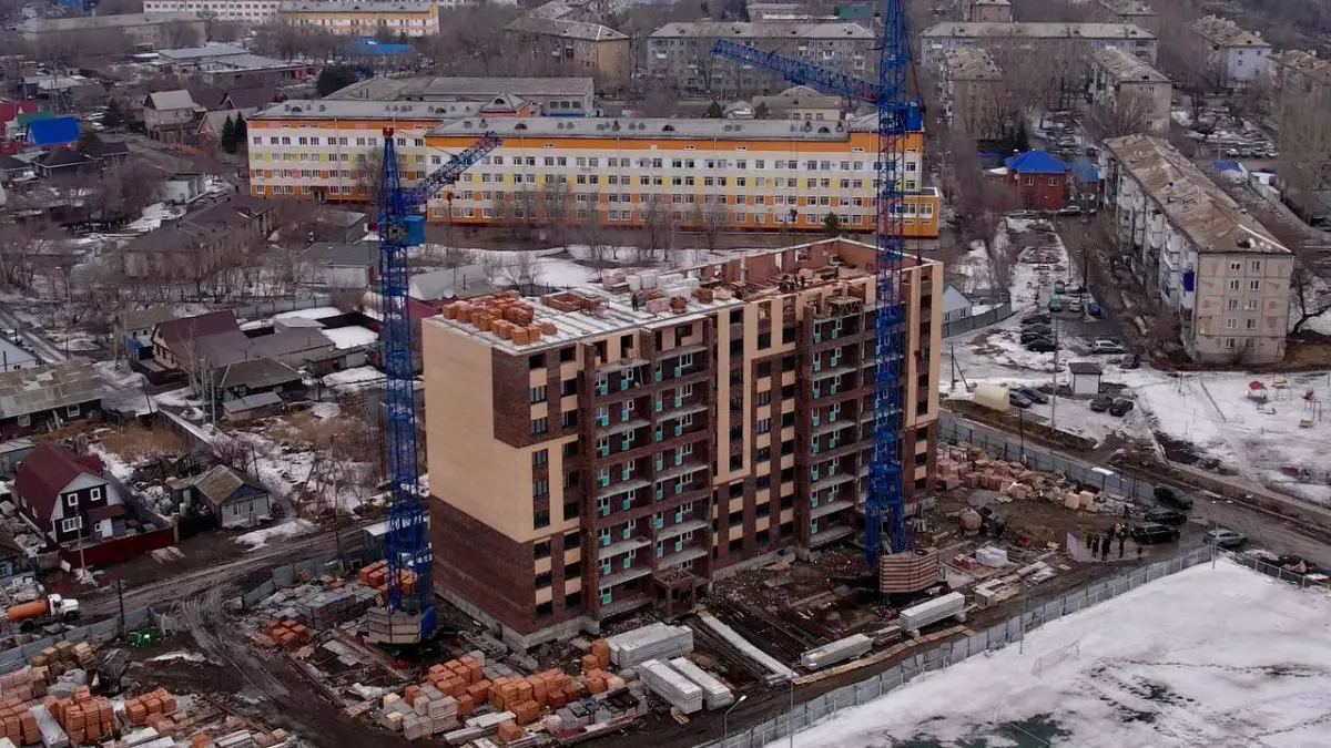 Многоквартирный дом строят в Петропавловске для переселения сельских жителей