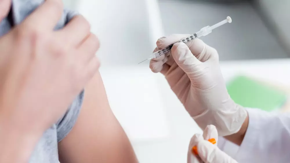 Вспышка менингита в Британии: стоит ли Казахстану опасаться - биолог