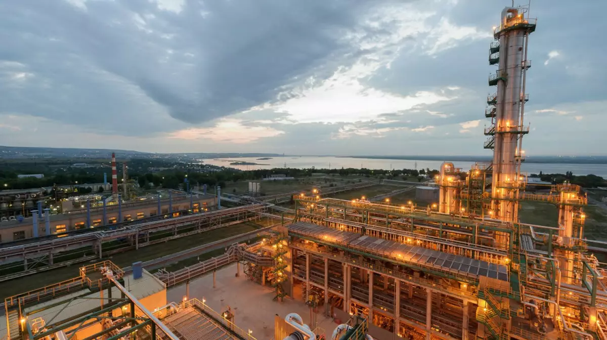 Саратовский НПЗ остановил работу после ночной атаки 21 марта - СМИ