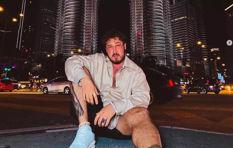 Казахстанского блогера объявили в розыск по делу Mellstroy