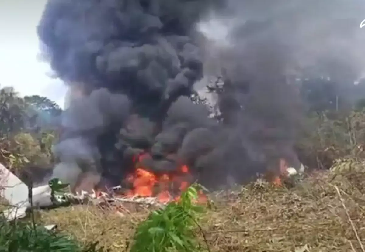 Самолет ВВС Колумбии с более чем 100 военными на борту потерпел крушение (видео) - новости на Lada.kz 24.03.2026