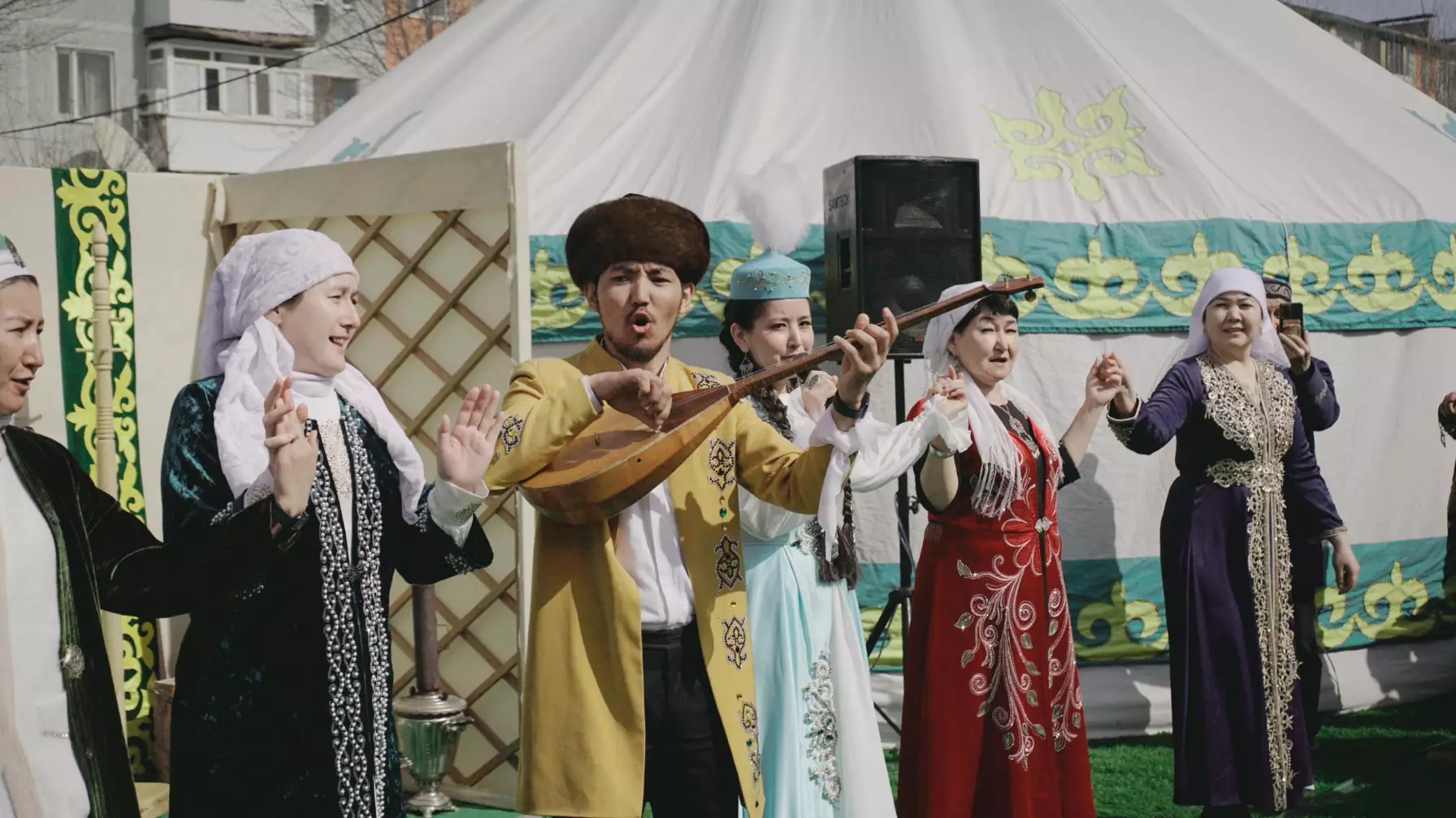 «Ұлттық мәдениеттің көрінісі»:  «Қазақмыс» этноауылы Ұлытау облысындағы мерекенің басты алаңына айналды