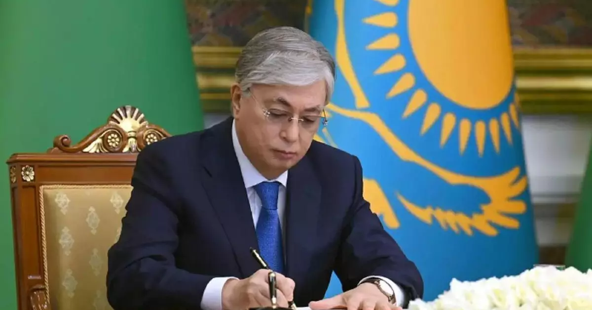   Қасым-Жомарт Тоқаев Ерванд Ильинскийге «Қазақстанның Еңбек Ері» атағын берді   