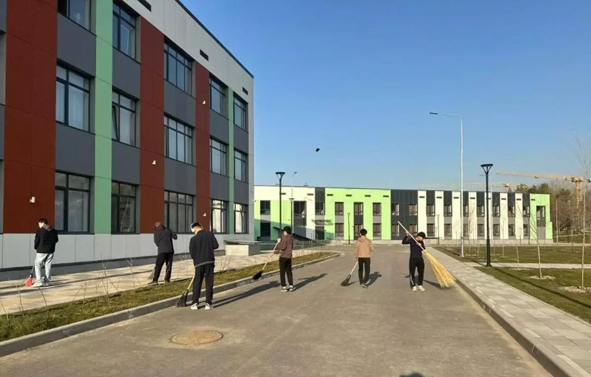 Тазару күні: Абай ұлттық мектебінде абаттандыру жұмыстары жүргізілді