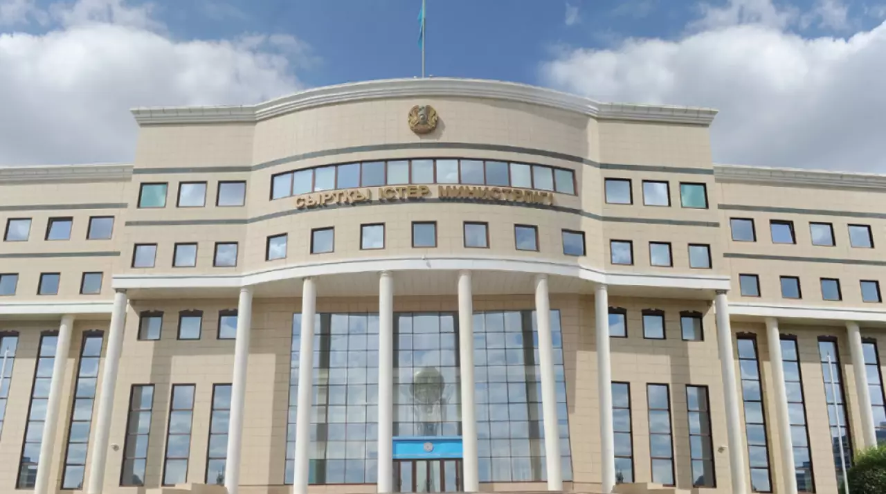 Министр иностранных дел РК принял посла ОАЭ