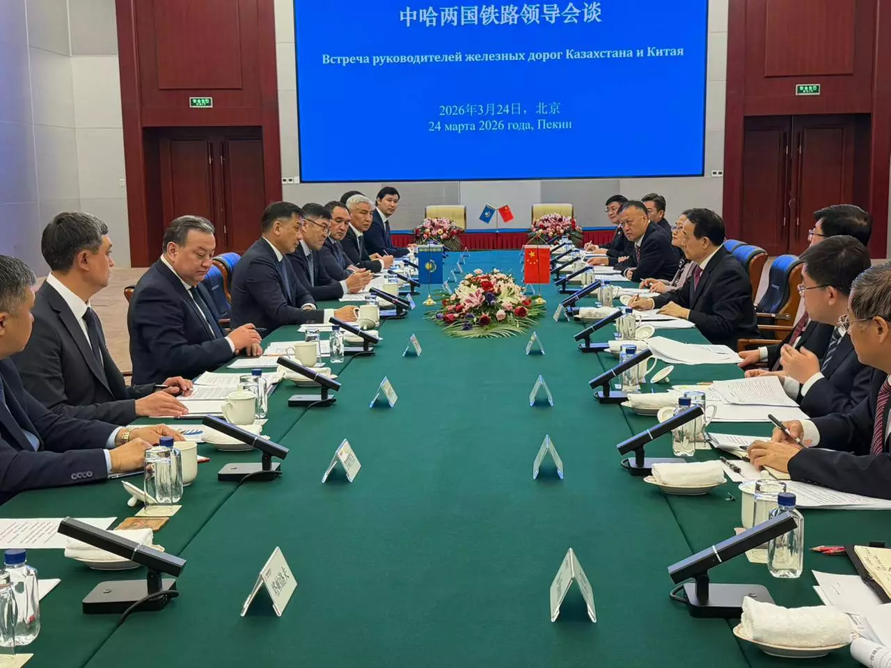 Казахстан и Китай обсудили сотрудничество железных дорог по коридору ТМТМ.