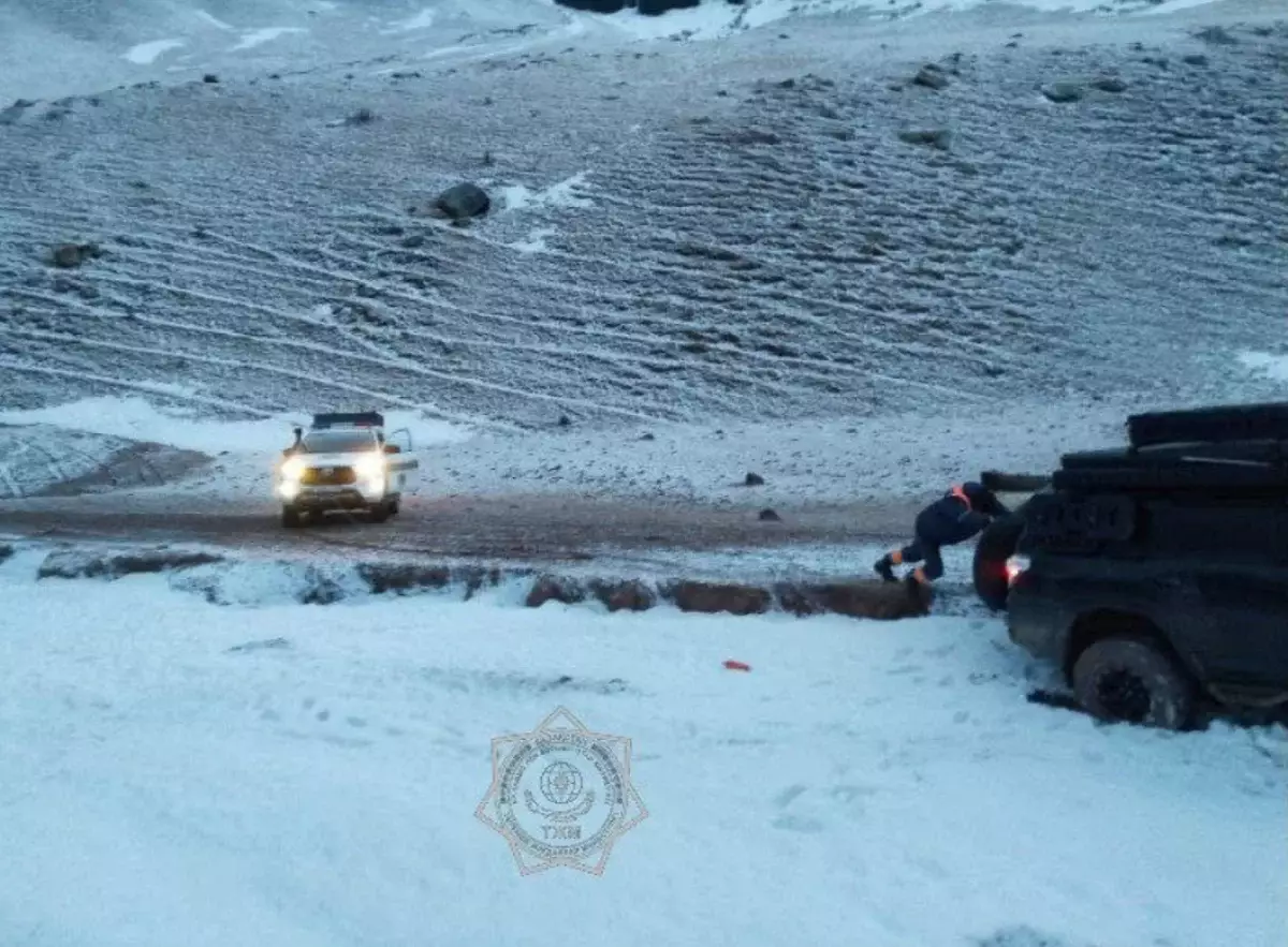 Пропавшую семью с двумя детьми искали в Алматинской области