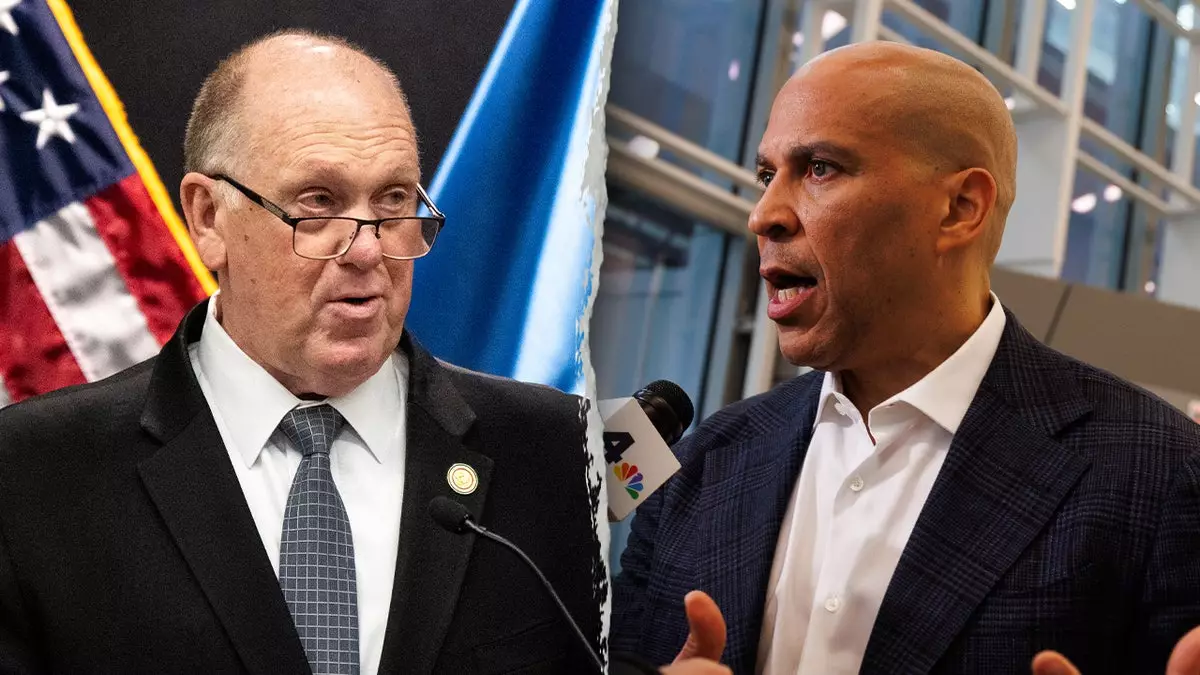 Хоман отвечает Букеру после того, как сенатор выразил «возмущение» из-за размещения сотрудников ICE в аэропортах.