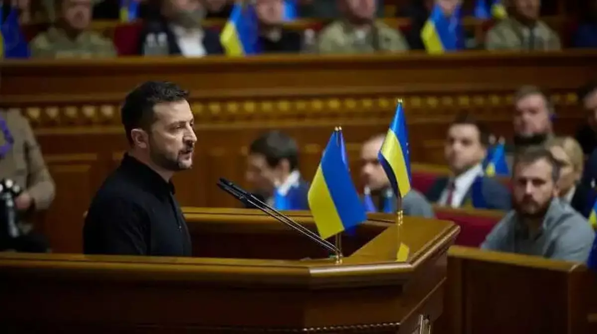 Зеленский поручил Раде готовить план на случай продолжения войны с Россией еще на три года