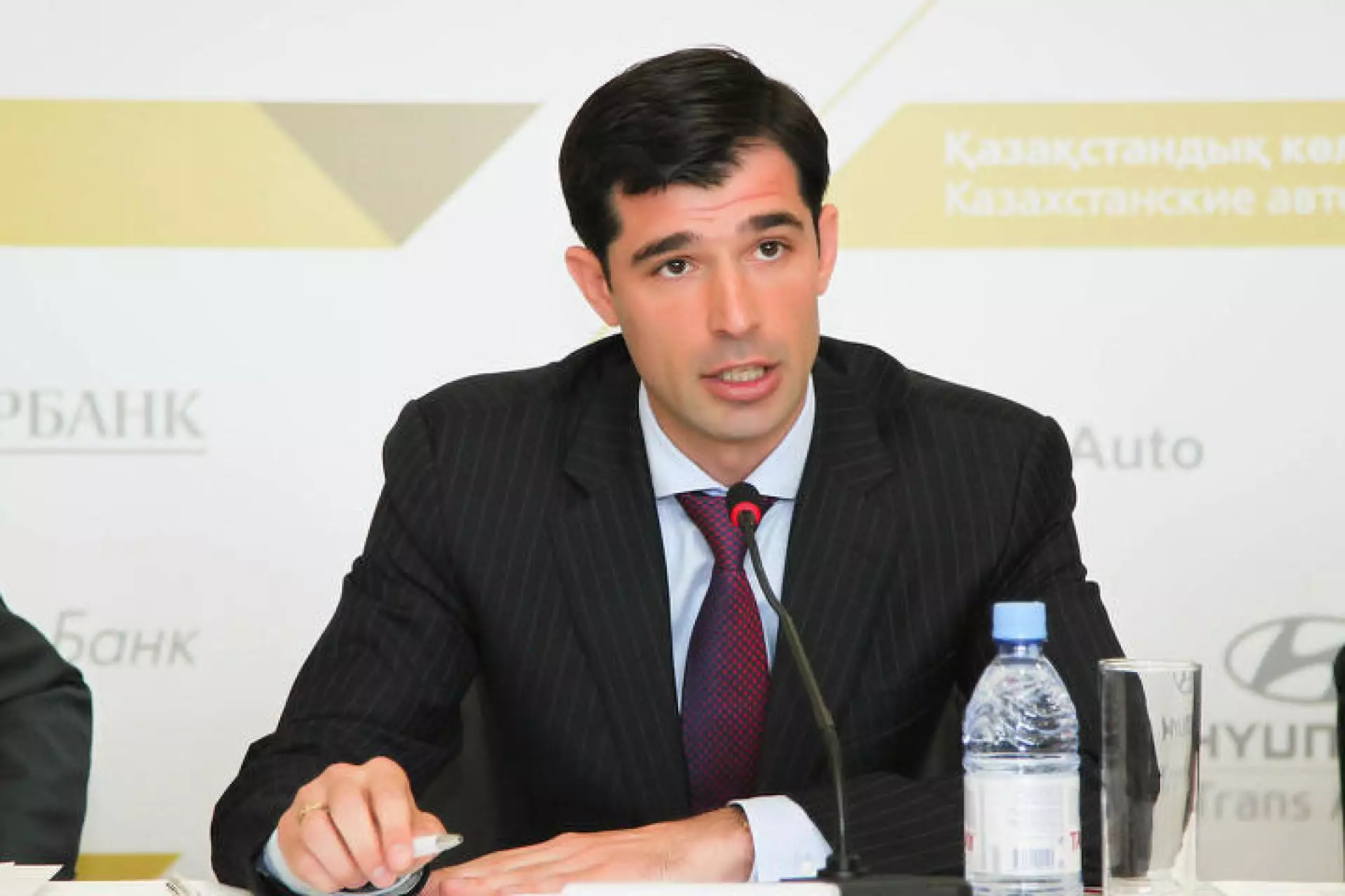 Олигарх из Forbes хочет купить хоккейный клуб в Казахстане